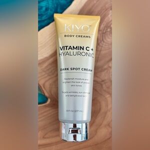Vitamin C + Hyaluronic Dark Spot Cream — Radiance Moisturizer in Metallic Gold